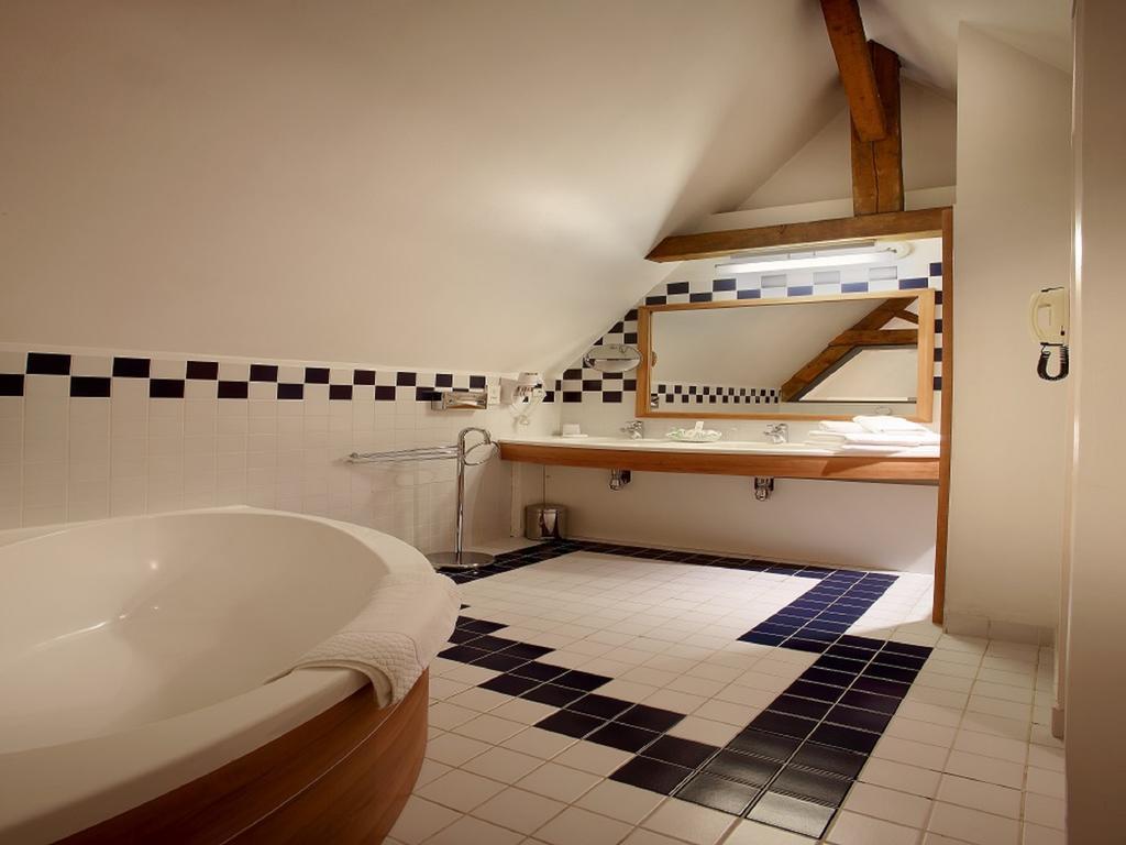 Hotel Ombremont Jean-Pierre Jacob Le Bourget-du-Lac Exteriör bild